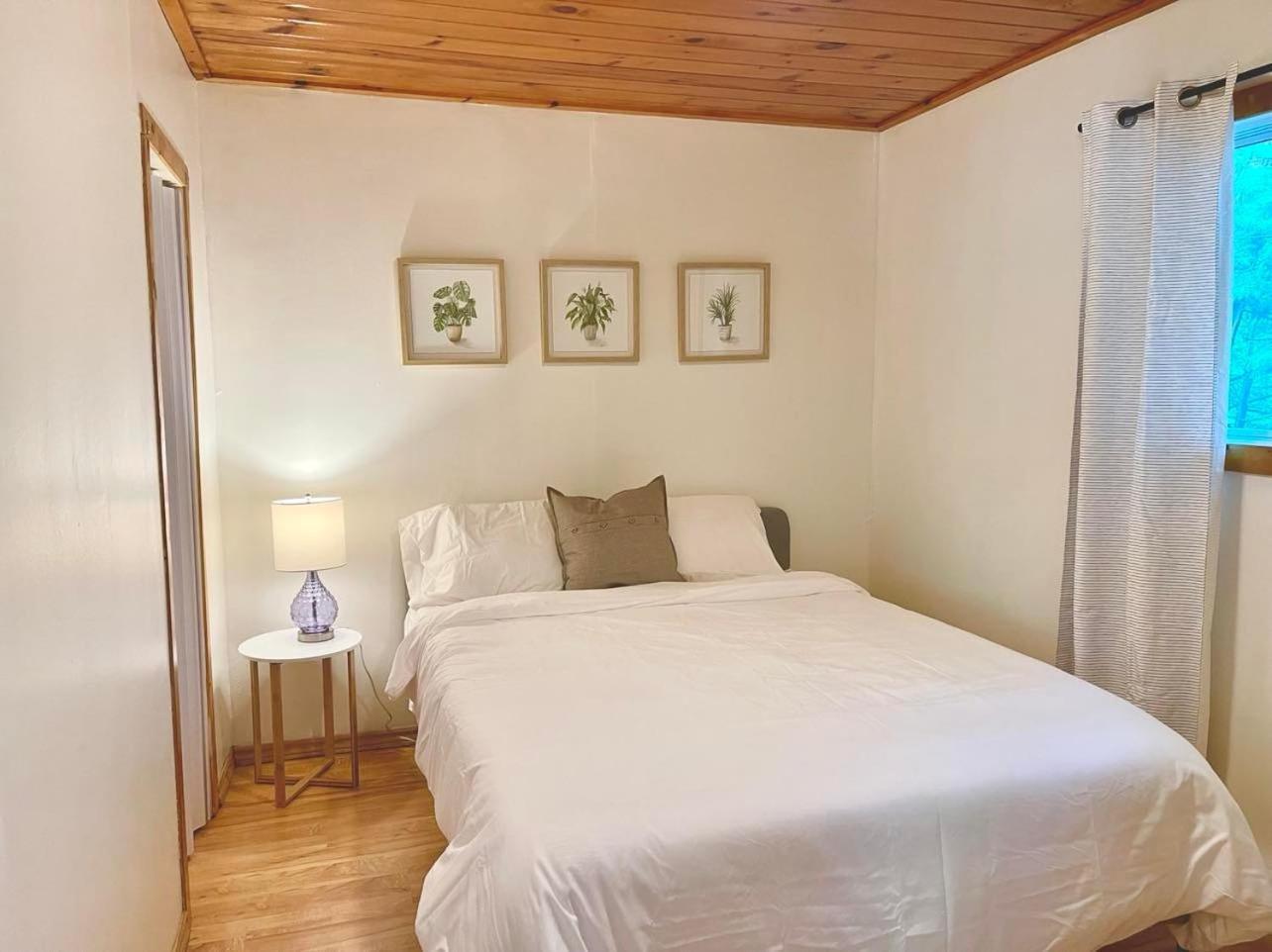 The Finch Beach Resort North Bay Camera foto